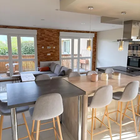Moderne A 76 M², Climatise Appartement